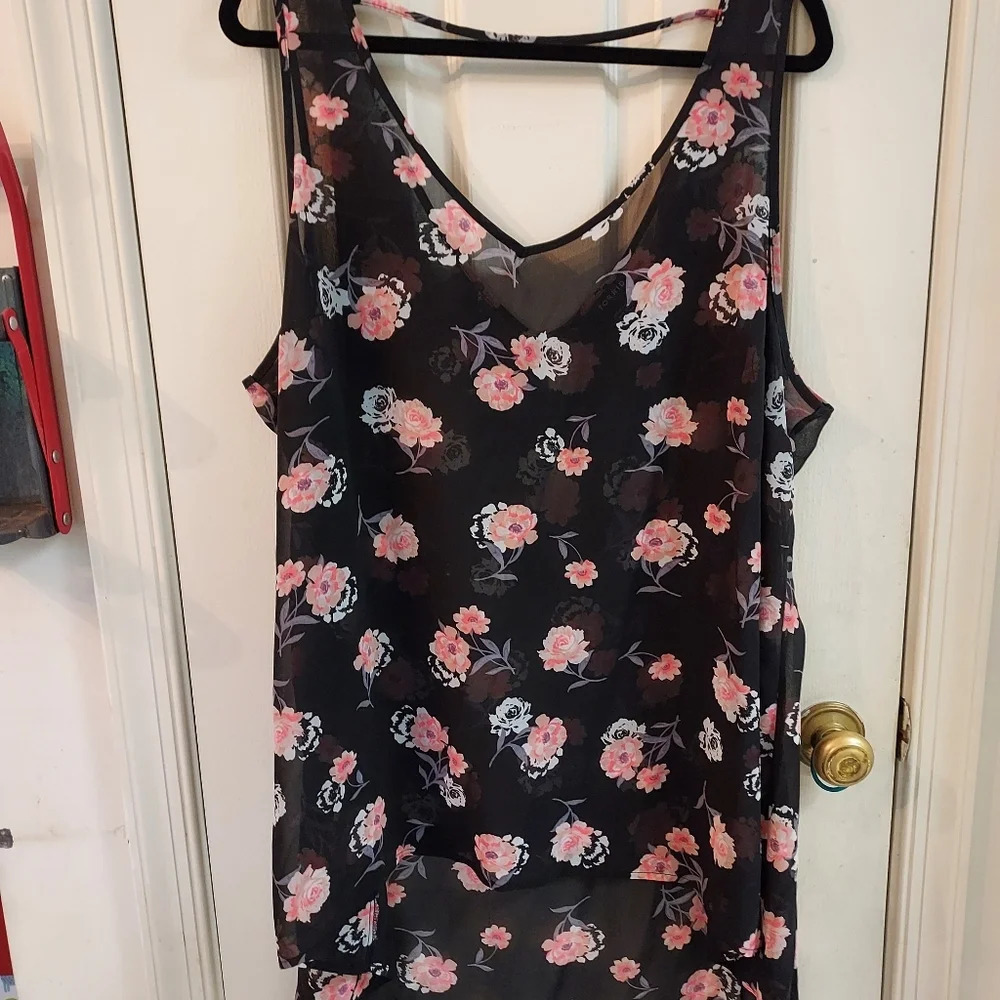 Torrid Sheer Floral High Low Top in Size 2